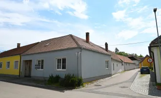 Einfamilienhaus mit Innenhof und Stadeln in Obernalb bei Retz