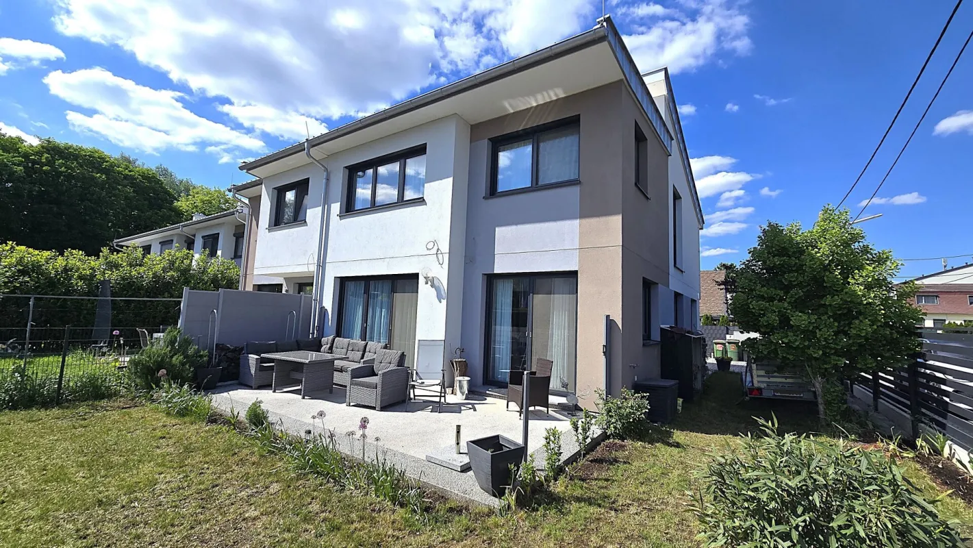 PREISREDUKTION: stilvolle Doppelhaushälfte mit Top Ausstattung! - Bild 1