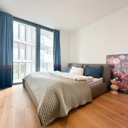 EINMALIGE GELEGENHEIT AM SCHWEIZERGARTEN – EXKLUSIVE 3-ZIMMER-WOHNUNG MIT LOGGIA UND GRÜNBLICK - Bild 3