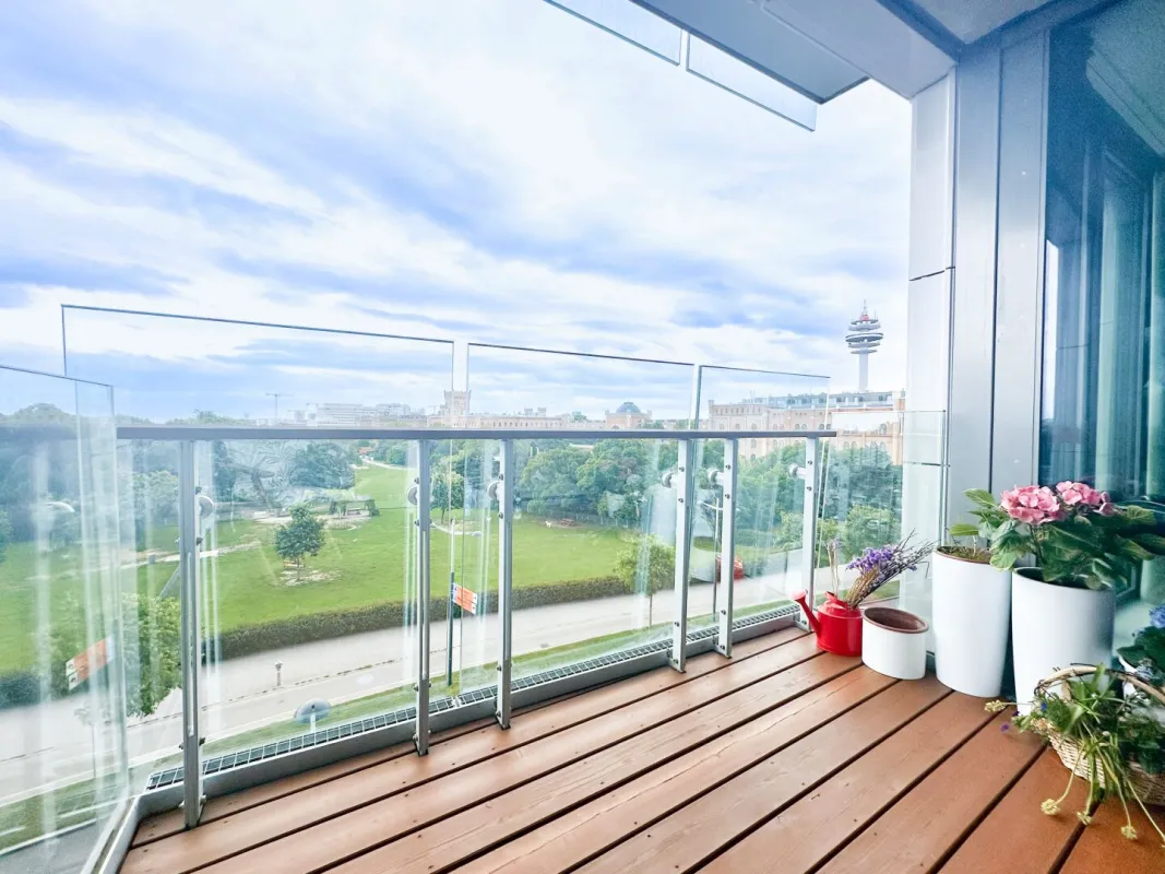 EINMALIGE GELEGENHEIT AM SCHWEIZERGARTEN – EXKLUSIVE 3-ZIMMER-WOHNUNG MIT LOGGIA UND GRÜNBLICK - Bild 1