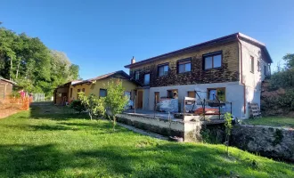 Idyllisches Landhaus mit Stallungen und eigenem Bachlauf