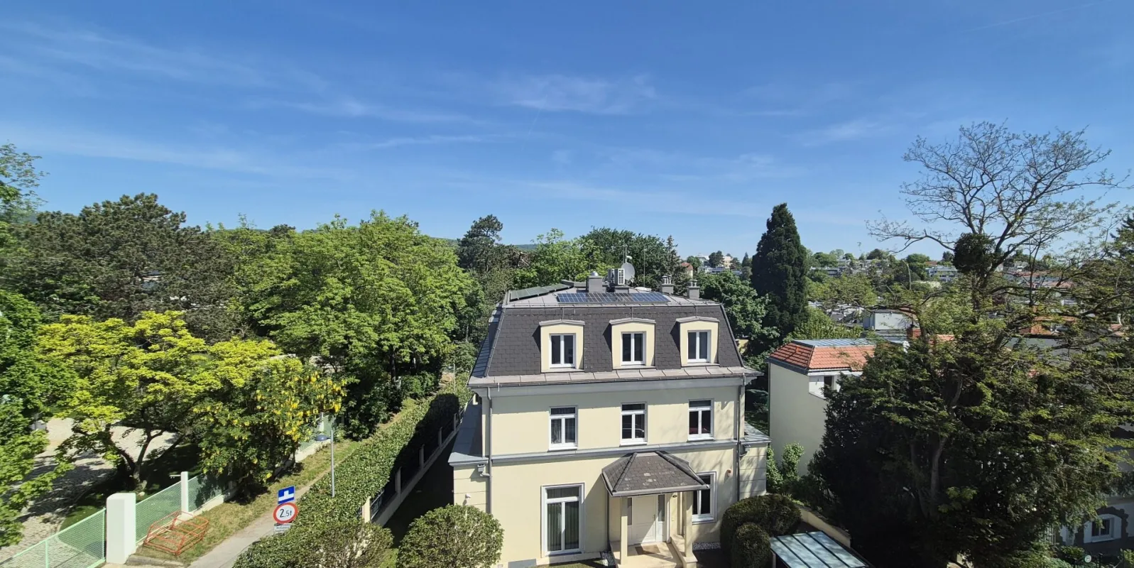 Erstbezug nach Sanierung - Exklusive Dachgeschoss-Maisonette mit 3 Terrassen! - Bild 1