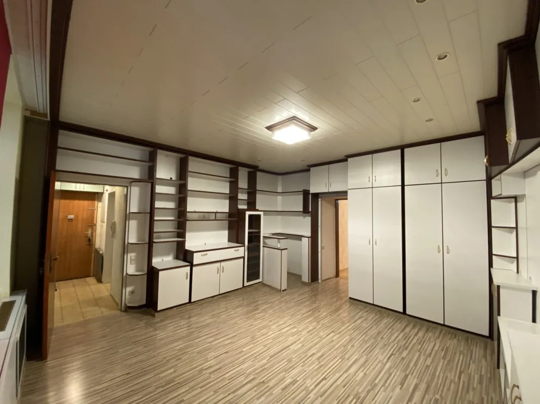 Hofruhelage - 81 m² - 3 Zimmer-Altbauwohnung - sanierungsbedürftig - mit 65 m² Eigengarten - Bild 1