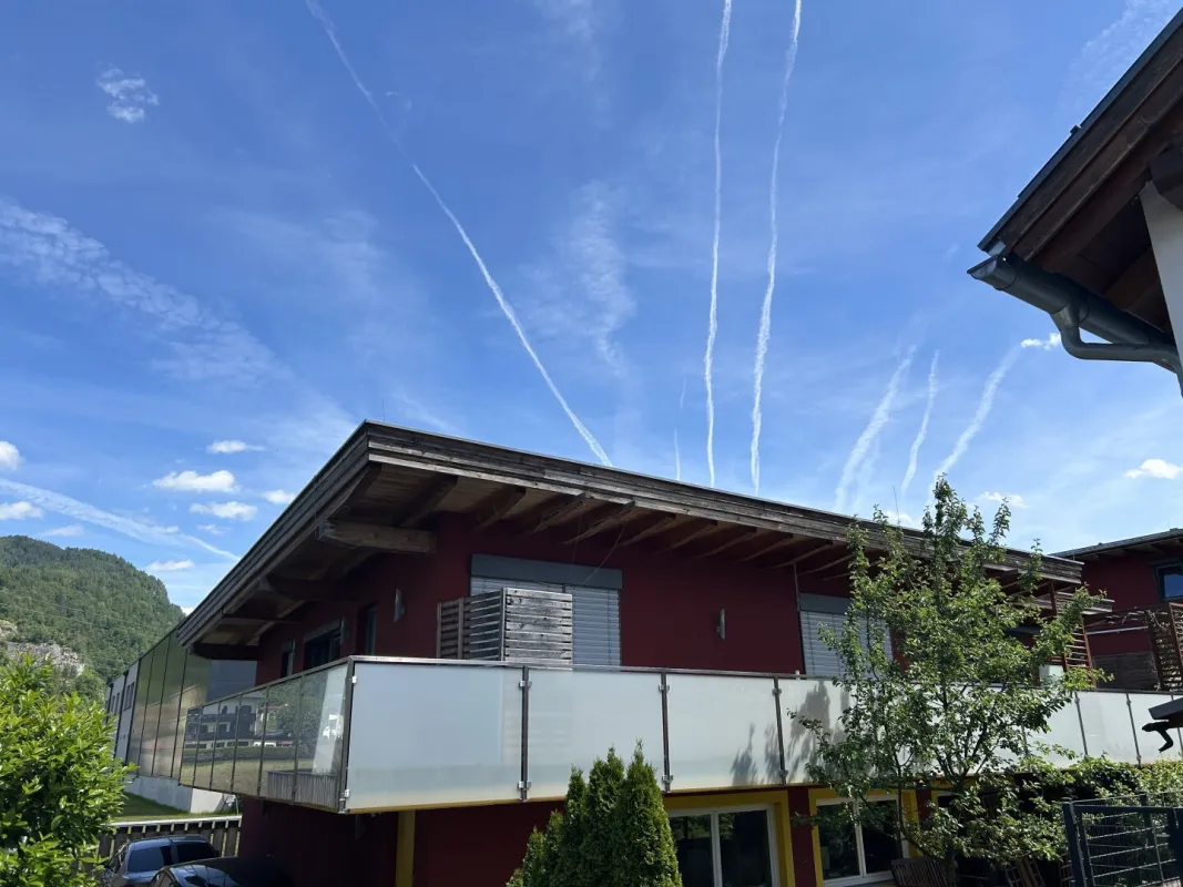 Neuwertige DG-Wohnung in Kirchbichl: Garten, Terrasse, 2 Bäder – Ihr neues Zuhause - Bild 1