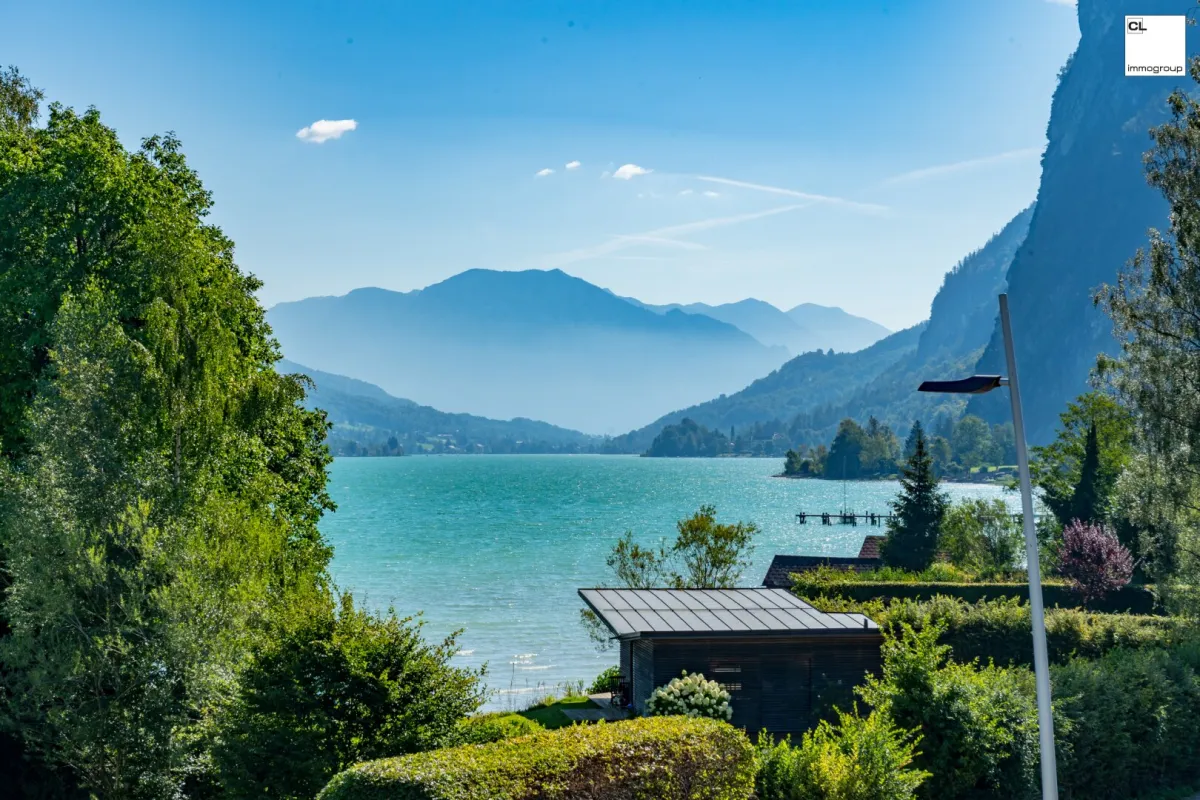 Sehr exklusives Haus mit Badegrund und Boje am Mondsee - Bild 1