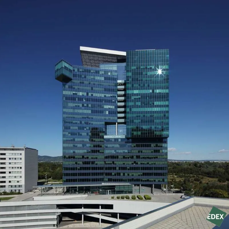 Modernes Büro mit Balkon im Saturn Tower - Bild 1