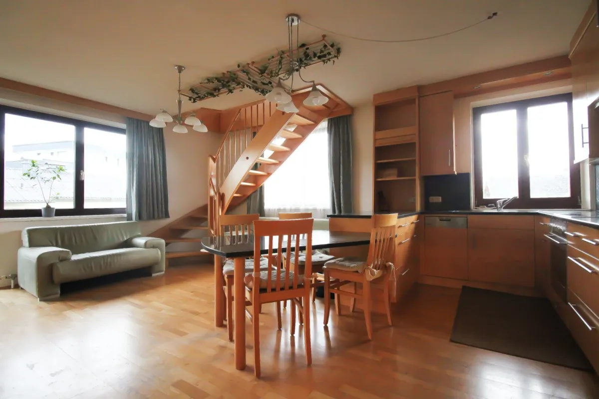 TRAUMHAFTES APARTMENT -  Stilvolle 4-Zimmer Wohnung in RUHELAGE - Bild 1