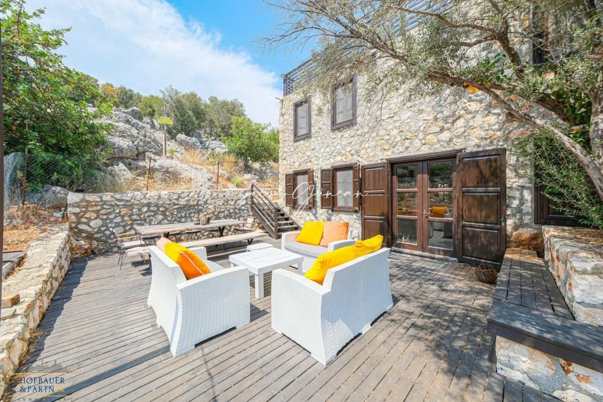 Steinvilla mit eigenem Bootssteg – Einzigartige Lage in Demre, Antalya - Bild 1