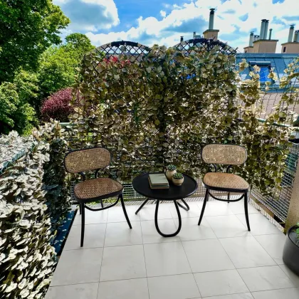 Sonnenlicht, Stil & Stadtnähe – 2,5 Zimmer-DG-Wohnung mit Balkon in Grünruhelage - Bild 2