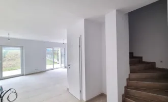 Traumhafte Doppelhaushälfte - Erstbezug, 5 Zimmer, Garten, Terrasse, 2 Stellplätze - Nähe Bahnhof!