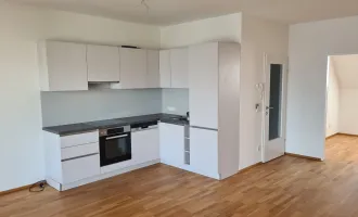 Anlegerwohnung - Topzustand - Zentrum- 4-Zimmer Dachgeschosswohnung, große Loggia, Küche, 2 TG-PLätze