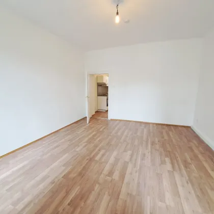 Stilvoller Altbau Nähe U3: Hofseitige 2 Zimmerwohnung - Bild 3