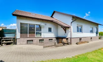 Familienfreundliches Haus mit großem Garten, Ausbaupotenzial, Wintergarten, Kamin und viel Platz zur Entfaltung.