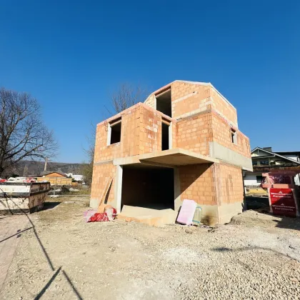 IHR NEUES EIGENHEIM! Doppelhaushälften sowie ein Einfamilienhaus in Pottenstein! 5 Zimmer + zahlreiche Aussenflächen! UNSCHLAGBARE PREISE! - Bild 2