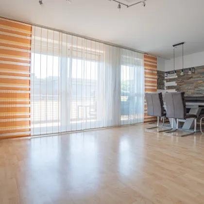 Preis INKLUSIVE TIEFGARAGE - Lichtdurchflutete 3-Zimmer-Wohnung mit Südbalkon - Bild 2