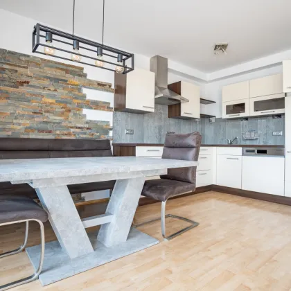 Preis INKLUSIVE TIEFGARAGE - Lichtdurchflutete 3-Zimmer-Wohnung mit Südbalkon - Bild 3