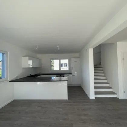 Moderne Doppelhaushälfte mit großem Garten! - Bild 2
