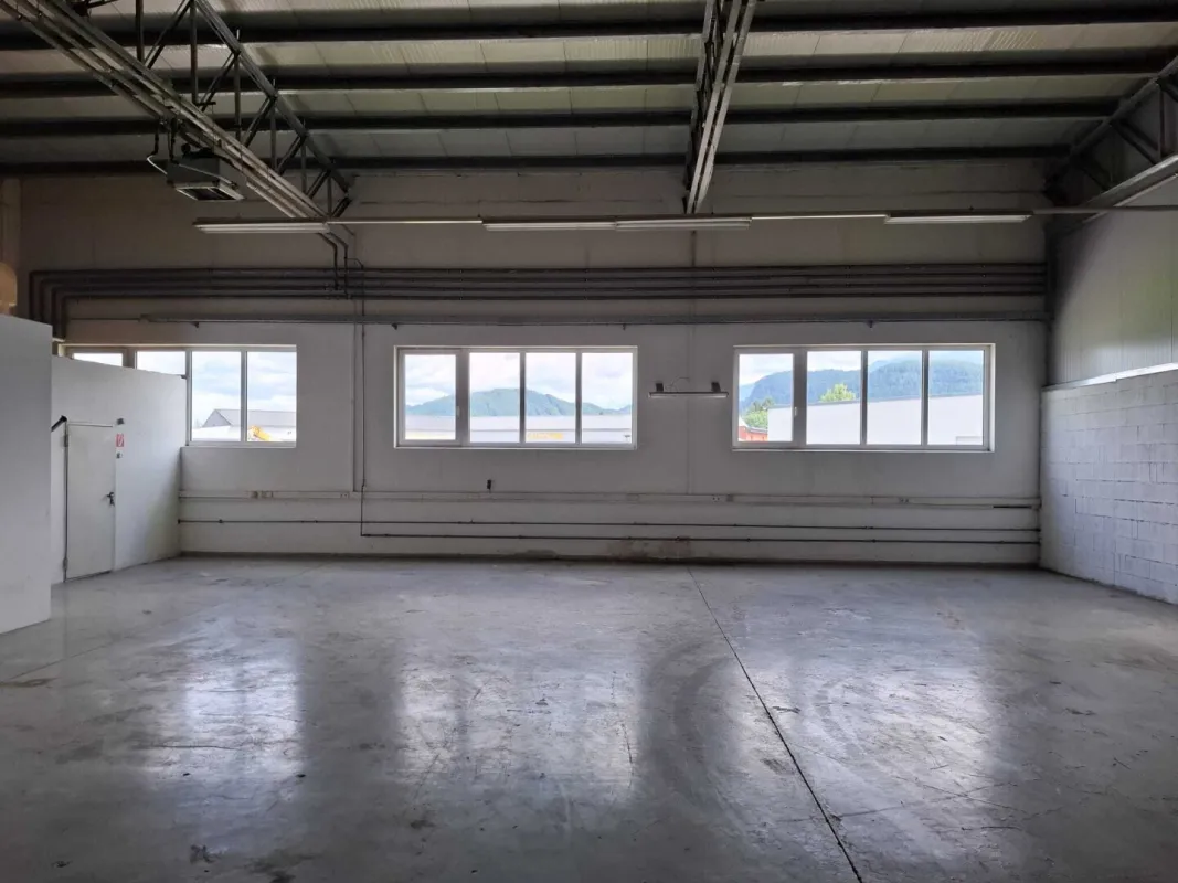 HALLEN FÜR GEWERBEBETRIEBE VON 280 BIS 680 m² IN EBENTHAL ZU MIETEN! - Bild 1