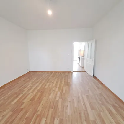 Innenhofruhelage: 2-Zimmer-Altbauwohnung in U-Bahn-Nähe - Bild 2