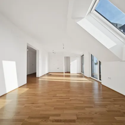 Erstbezug | Helle 3-Zimmer-Neubauwohnung mit hofseitigem Balkon | sofort bezugsbereit | Luftwärmepumpe | Wanne & Dusche - Bild 2