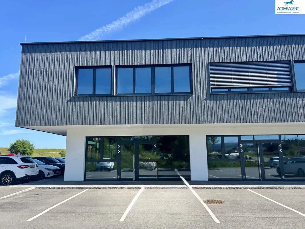 Attraktive Erdgeschoss Büro-/Praxisfläche im Neubau Straßwalchen zu mieten! - Bild 1