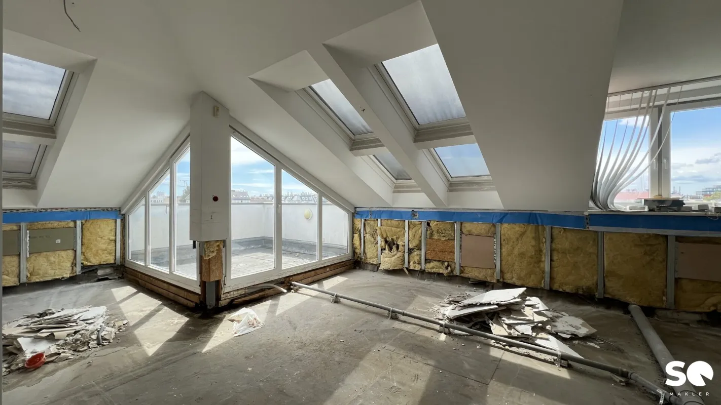 # SQ - ENTKERNTE 3 ZIMMER DACHGESCHOSSWOHNUNG MIT WEITBLICK UND TERRASSE - NÄHE MILLENIUM TOWER - 1200 WIEN - Bild 1