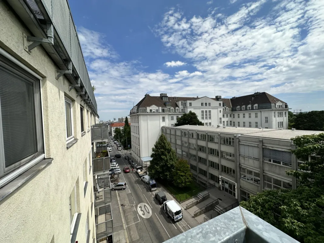 Traumhafte 6-Zimmer-Wohnung in 1190 Wien – Sanierungsbedürftig mit Balkon und Loggien! - Bild 1