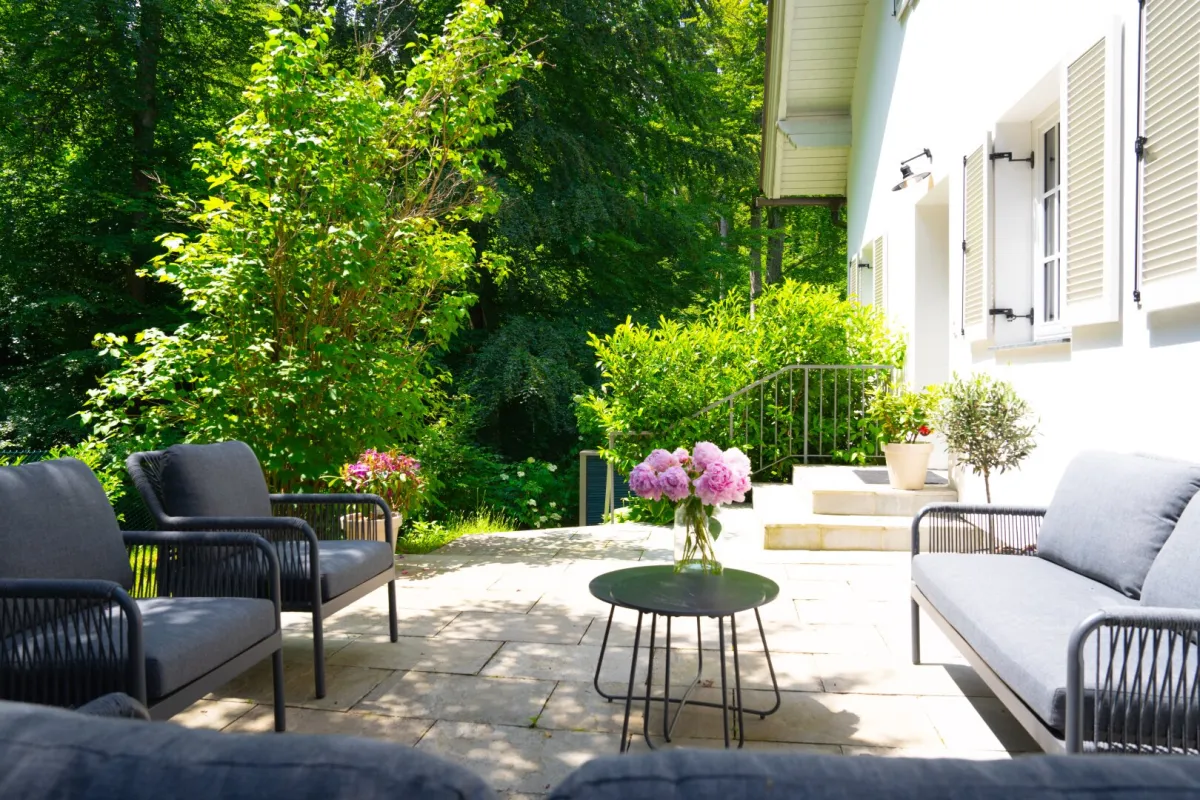 700 qm Strandbereich -  SEEBLICKVILLA mit Outdoorpool  in idyllischer Waldrandlage am WÖRTHERSEE - Bild 1