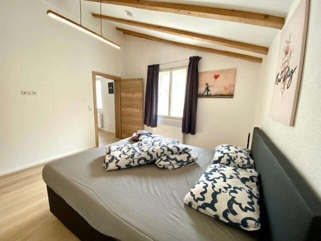 Wunderschöne 2-Zimmerwohnung in kernsaniertem Stadthaus - top Anlage! - Bild 1