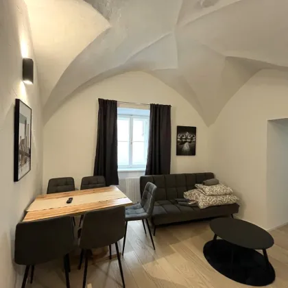 Wunderschöne 3-Zimmerwohnung in kernsaniertem Stadthaus in top Lage - Bild 2