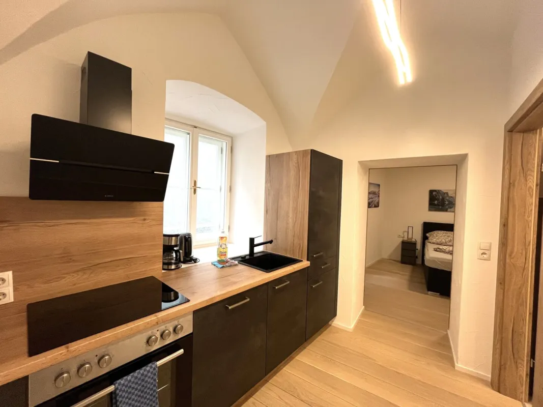 Wunderschöne 3-Zimmerwohnung in kernsaniertem Stadthaus in top Lage - Bild 1