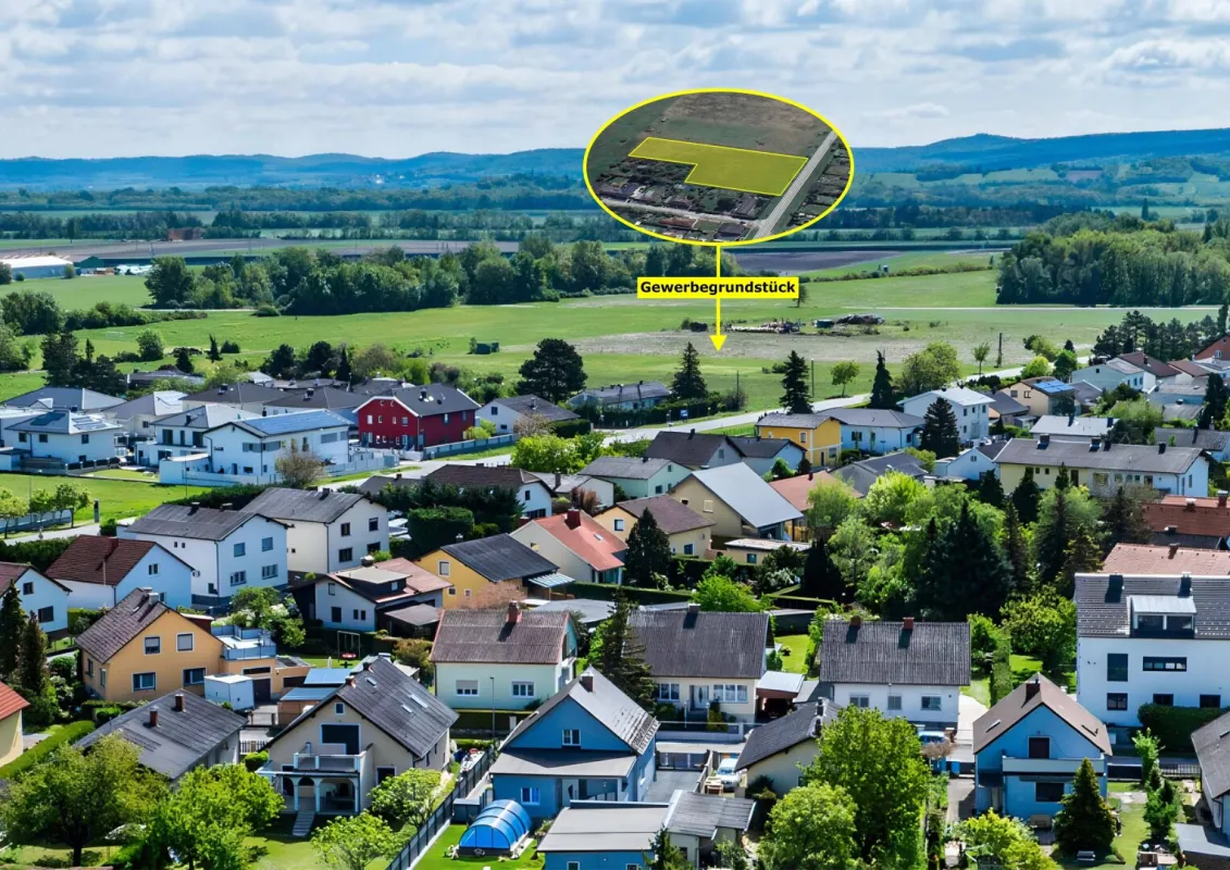 Weigelsdorf: unbebautes Grundstück ca. 7.600 m² (nicht teilbar) direkt an der B16 zu kaufen - Bild 1