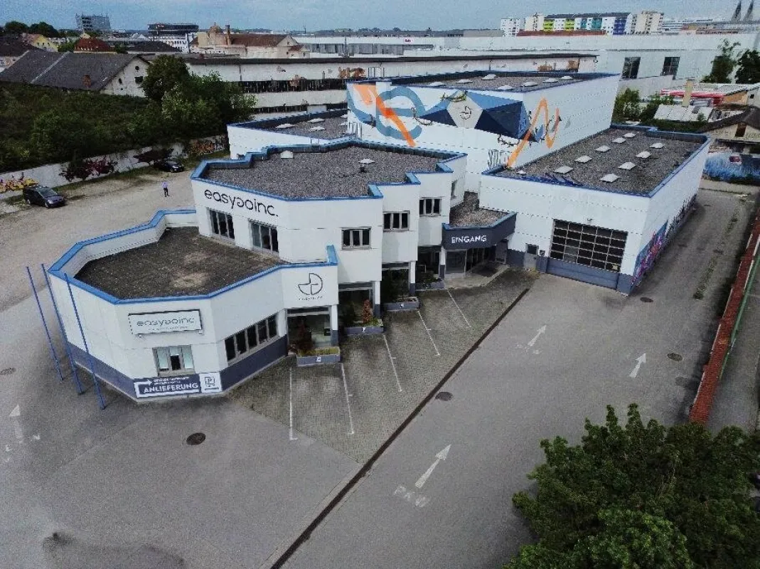 Wels: Betriebsliegenschaft in TOP-Lage direkt an der B1 zu mieten - Bild 1