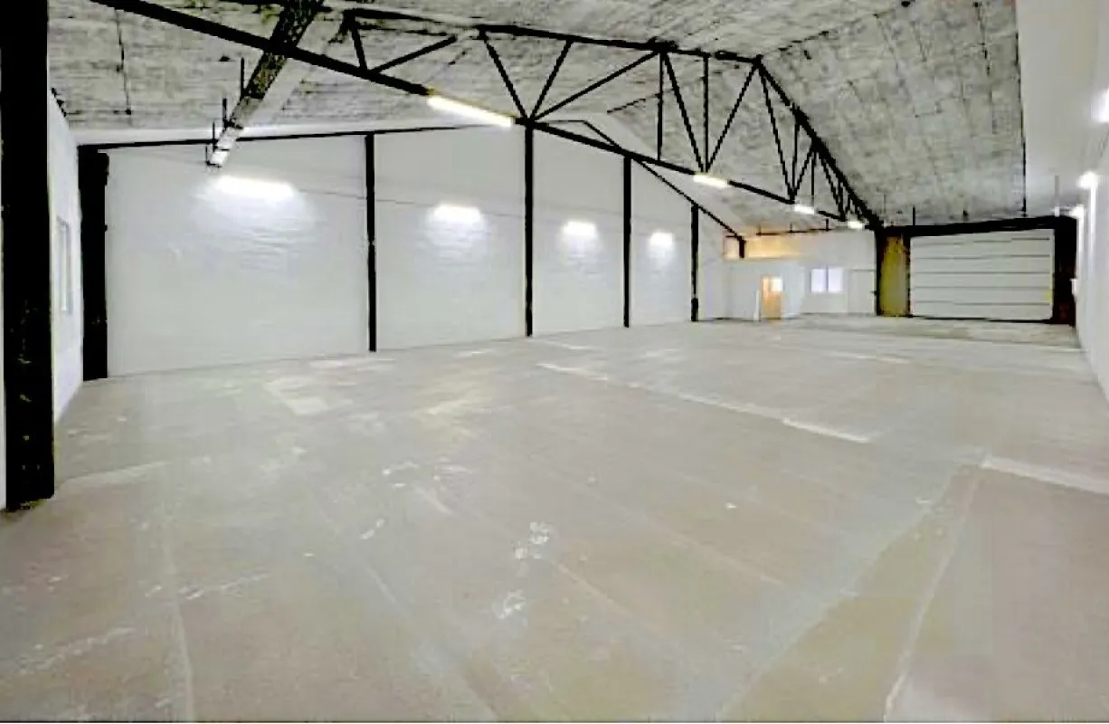 Attraktive Gewerbeimmobilie in Gablitz: 2.076m² Lagerfläche, Hallen und Büro!, steigerbar durch 200qm Leerstand, 6,4% IST Rendite, Zubau von 500m² zusätzlich möglich ...wieder eine interessante Anlageimmobilie von "allesgefunden.at"... - Bild 1