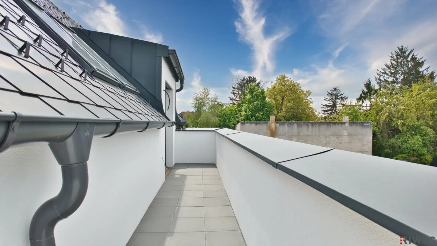 Erstbezug nach Errichtung | 3-Zimmer Dachgeschosswohnung mit Balkon in ruhigen Innenhof | PKW-Abstellplatz | fertiggestellt & bezugsbereit - Bild 1