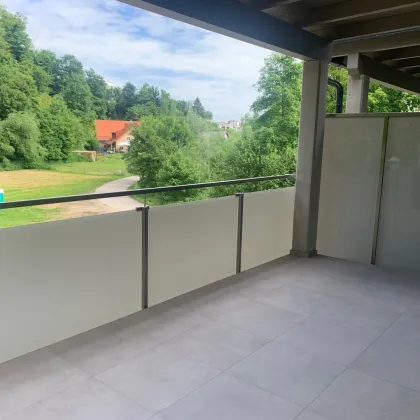 Erstbezug: Traumhafte Maisonette-Wohnung mit überdachtem Balkon und Doppelcarport - Bild 2