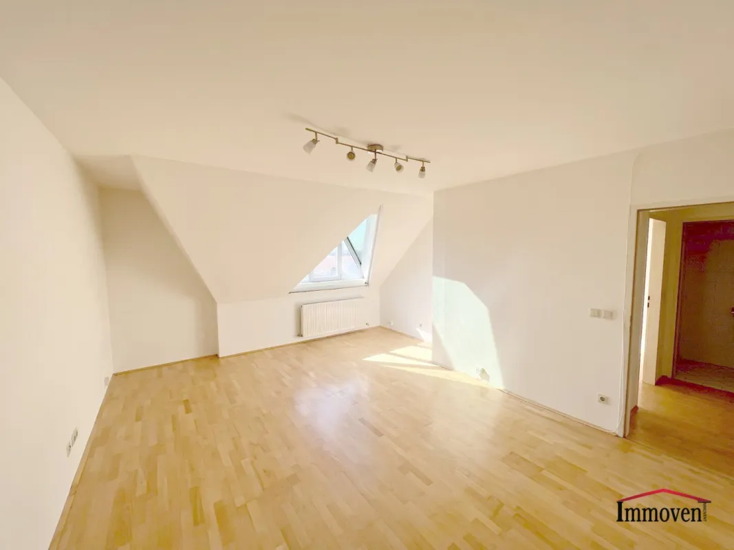 TOPLAGE -  2-Zimmerwohnung im Dachgeschoss! - Bild 1