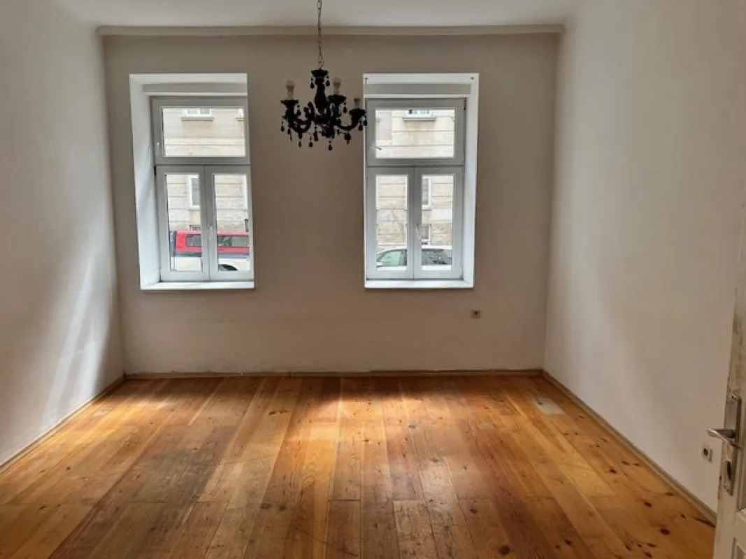 Sanierungsbedürftige 1-Zimmer-Wohnung nahe S-Bahn Station - Bild 1