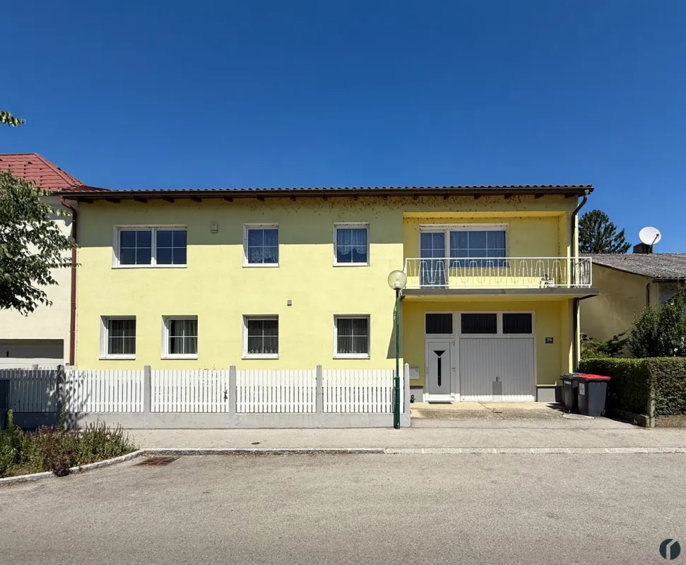 Großzügiges Zweifamilienhaus mit Garten direkt in Tulln - Bild 1