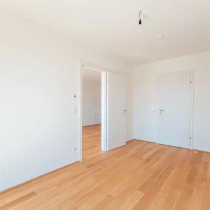 Alles was man sich wünscht – kostengünstige Heizung/“Kühlung“ über Erdwärme, PV-Anlage, weitläufige Grünflächen - Bild 2