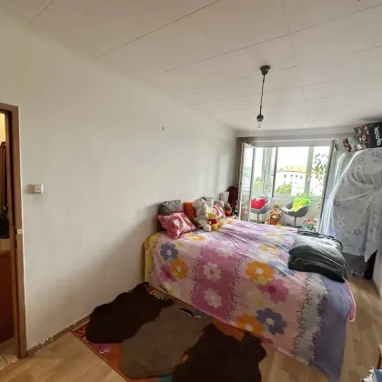 Renovierungsbedürftige 2-Zimmer Wohnung mit sonniger Loggia - Bild 2