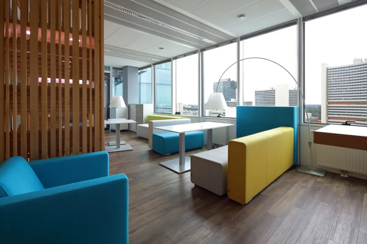 Großzügige, moderne Bürofläche mit tollem Ausblick - Saturn Tower - Bild 1