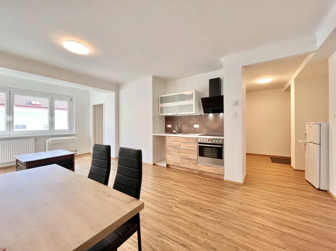 SANIERTE 2 ZIMMER NEUBAUWOHNUNG IM 4.LIFTSTOCK NAHE U-BAHN - Bild 1