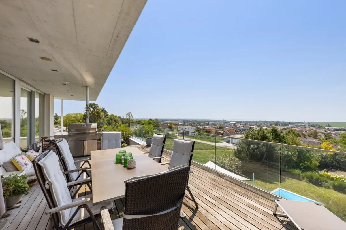 Modernes Architekten-Meisterwerk: Urlaubsambiente in State-of-the-art Villa mit Erdwärme und einzigartigem Blick auf den See - Bild 1