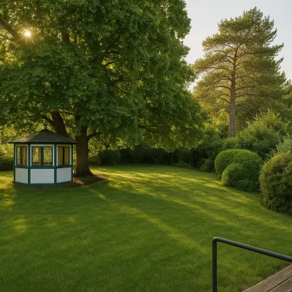 CHARMANTE VILLA - ca. 643m² Grund - ca. 371m² NFL - 9 Zimmer - Balkon - Dachterrasse - Großer Garten - Sauna - Ruhelage - Garage - Bild 2