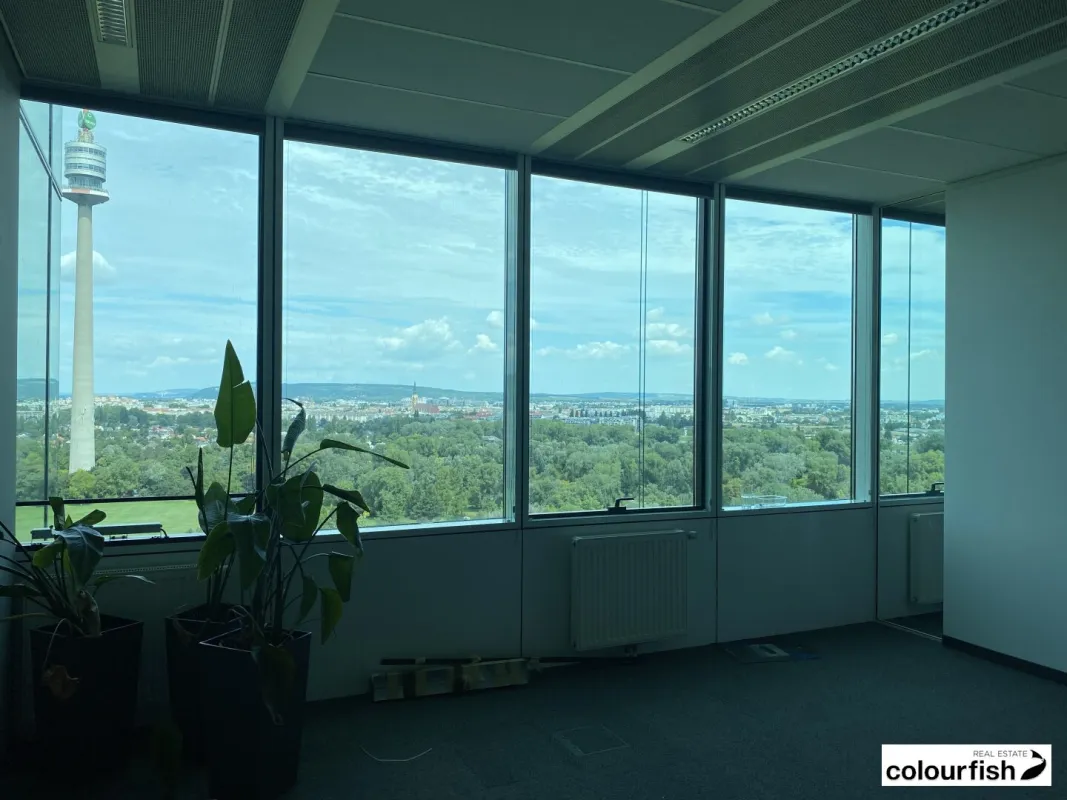 Attraktive Büroflächen im Saturn Tower mit Balkon - Bild 1