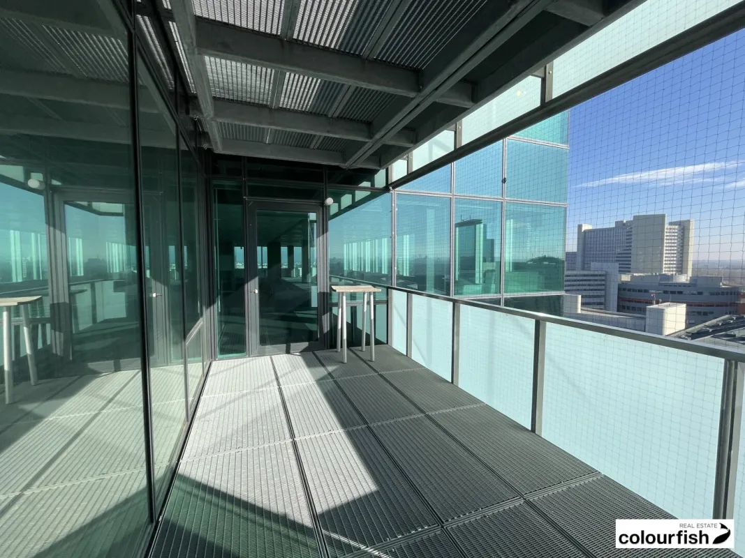 Attraktive Büroflächen im Saturn Tower mit Balkon - Bild 1