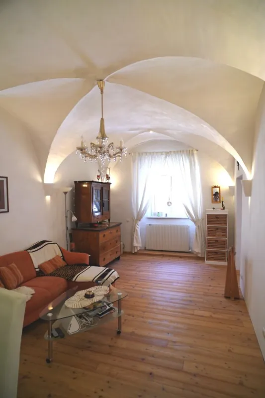 Top renovierte Eigentumswohnung in mittelalterlicher Baukultur im Herzen von Stein an der Donau - Bild 1