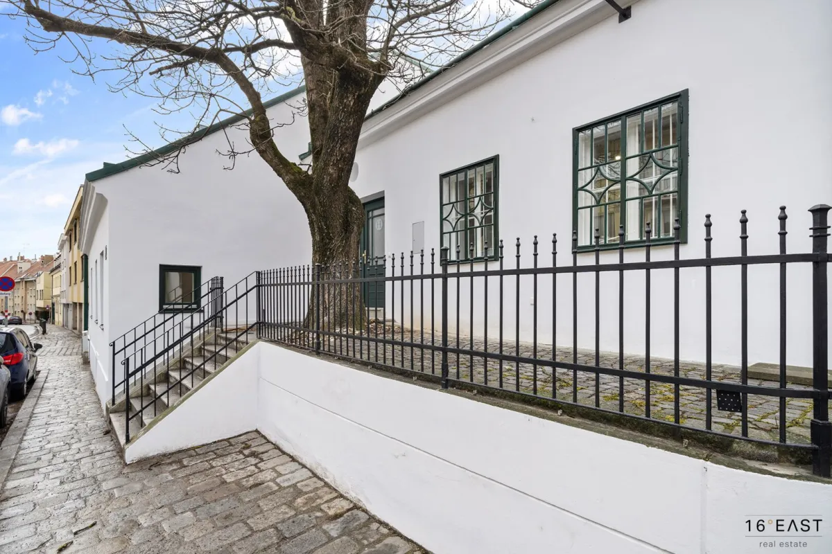 Winzerhaus mit großem Aufstockungspotenzial – Ausbaustudie vorhanden, ca. 550 m² Wohnfläche realisierbar - Bild 1