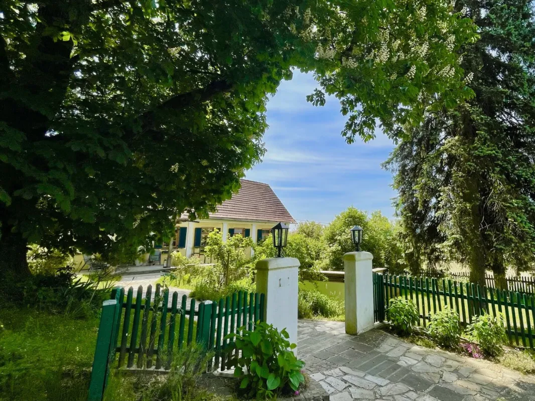 Traumhaftes Anwesen in herrlicher Aussichtslage – Ehemaliger Meierhof von 1901 gelangt zum Verkauf! - Bild 1
